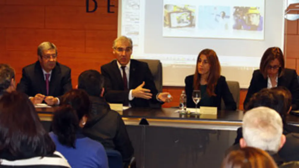 El conselleiro de Econom&iacute;a mantuvo un encuentro con comerciantes de Lugo en la Federaci&oacute;n Gallega de Comercio./S.S.