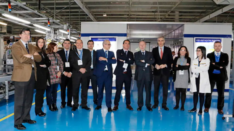 Visita del conselleiro de Econom&iacute;a y del director del CDTI al Grupo Antol&iacute;n en Vigo.
