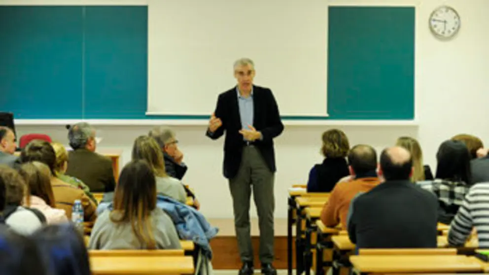 Charla del conselleiro de Econom&iacute;a en la Escuea Universitaria de Relaciones Laborales de A Coru&ntilde;a./M.F.