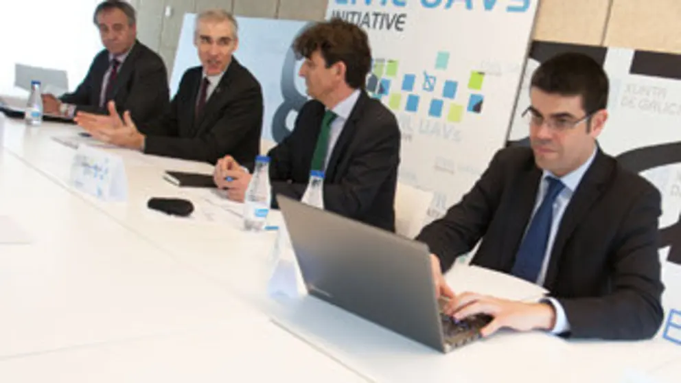 El conselleiro de Econom&iacute;a, Empleo e Industria, Francisco Conde, particip&oacute; en la primera reuni&oacute;n del grupo de trabajo del polo tecnol&oacute;gico e industrial de Rozas, en la que tomaron parte ejecutivos de Indra e Inaer y de su matriz, Babcock.