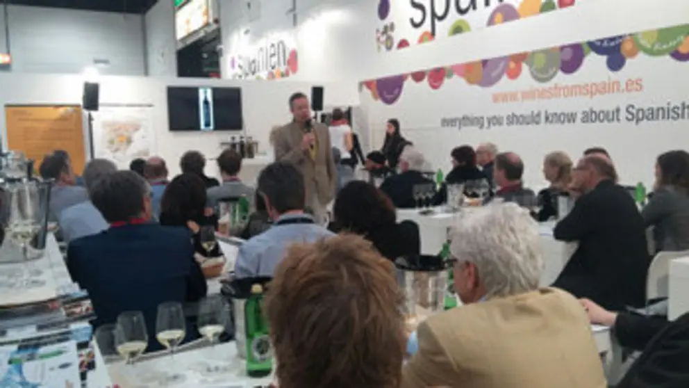 Participaci&oacute;n de la D.O. Ribeiro en Prowein 2015.