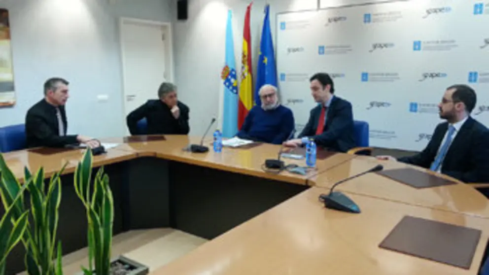 Javier Aguilera y Fernando Bay&oacute;n en la firma del acuerdo entre Xunta y EOI.