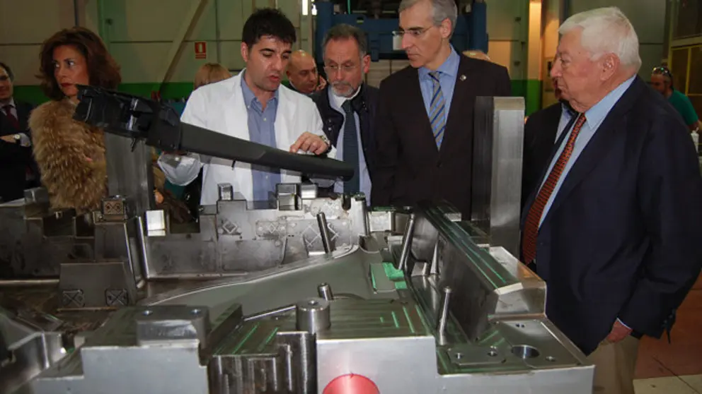 Francisco Conde en las instalaciones de Hispamoldes en San Cibrao das Vi&ntilde;as./M.R.