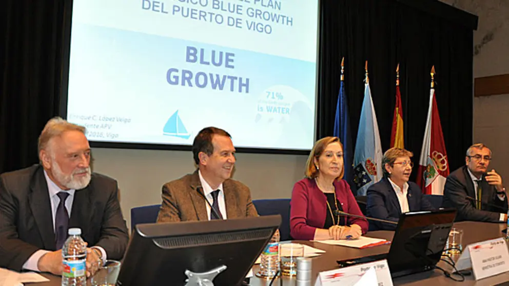 Enrique L&oacute;pez Veiga, Abel Caballero, Ana Pastor, Rosa Quintana y Jos&eacute; Llorca, en la presentaci&oacute;n de 'Crecimiento Azul'.