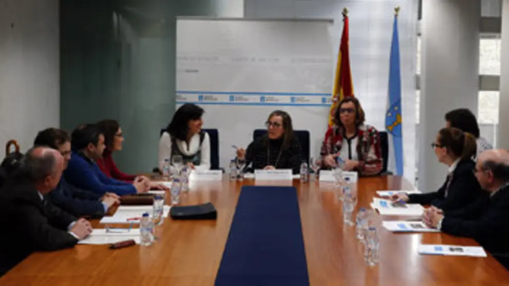 Reuni&oacute;n de las conselleiras de Infraestructuras y de Medio Rural con asociaciones del sector primario./P.T.