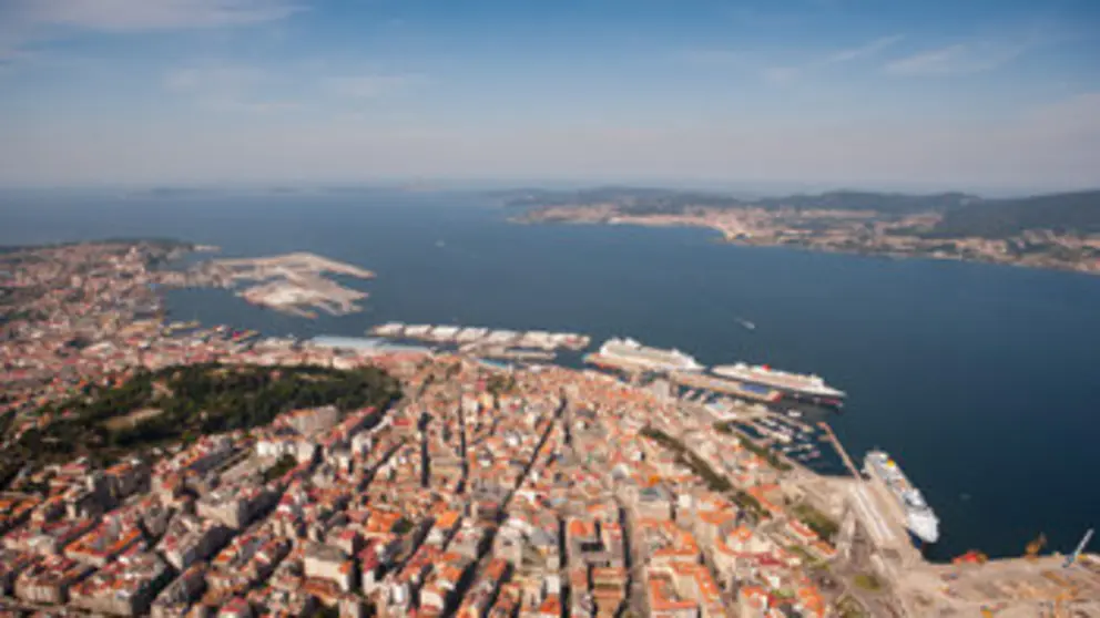 Vista a&eacute;rea del Puerto de Vigo./J.N.