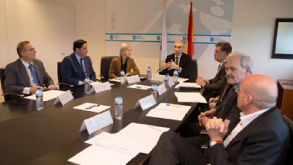 El conselleiro de Econom&iacute;a reunido con el presidente de CECAP y el presidente en funciones de CECAP-Galicia./X.C.