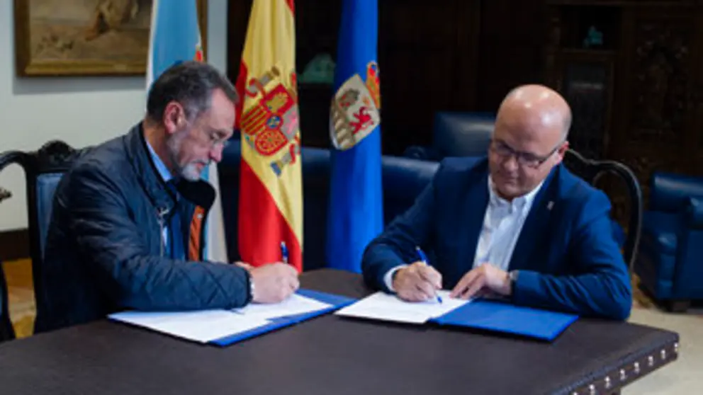 El alcalde de San Cibrao das Vi&ntilde;as y el presidente de la Diputaci&oacute;n de Ourense./A.P.