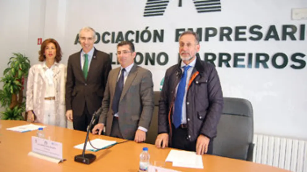 El conselleiro de Econom&iacute;a en su encuentro con los empresarios del Pol&iacute;gono Barreiros. /M.R.