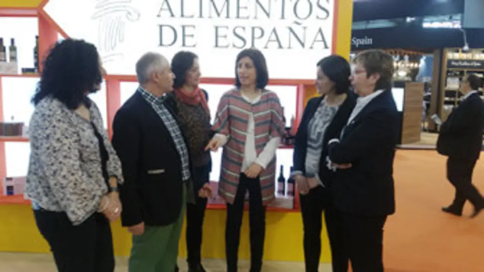 Las conselleiras de Medio Rural y de Mar, en la feria Alimentaria.