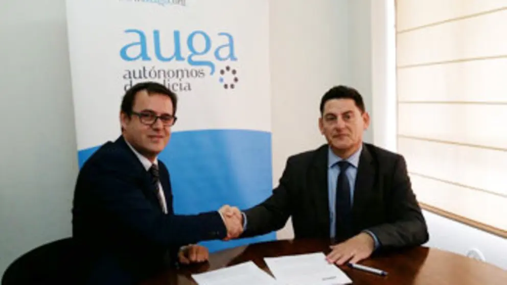 El residente de AUGA con el de Solred, en Santiago.