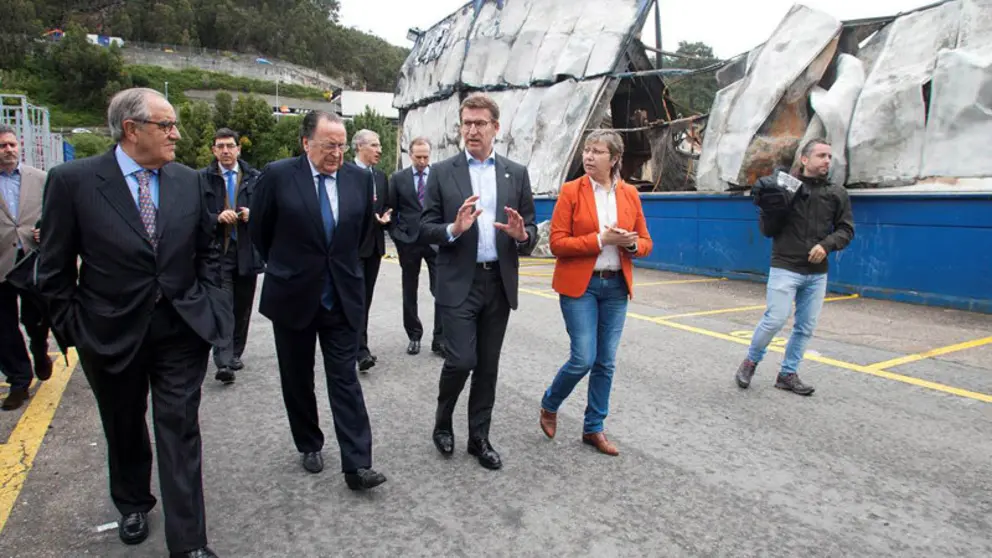 N&uacute;&ntilde;ez Feij&oacute;o visit&oacute; las instalaciones de Fandicosta afectadas por el incendio.