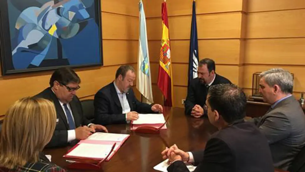 Firma del convenio de colaboraci&oacute;n entre la Universidad de A Coru&ntilde;a y el Colegio de Ingenieros Navales.