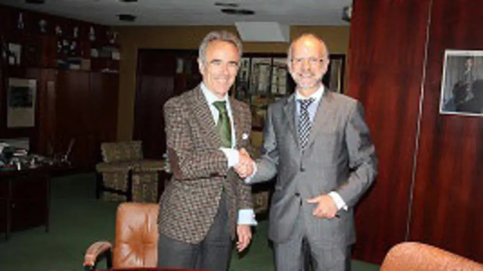 En la firma participaron el presidente de la C&aacute;mara, Marcelo Castro-Rial Schuler, y el director territorial de Espa&ntilde;aDuero, Jos&eacute; Luis S&aacute;nchez Seco.