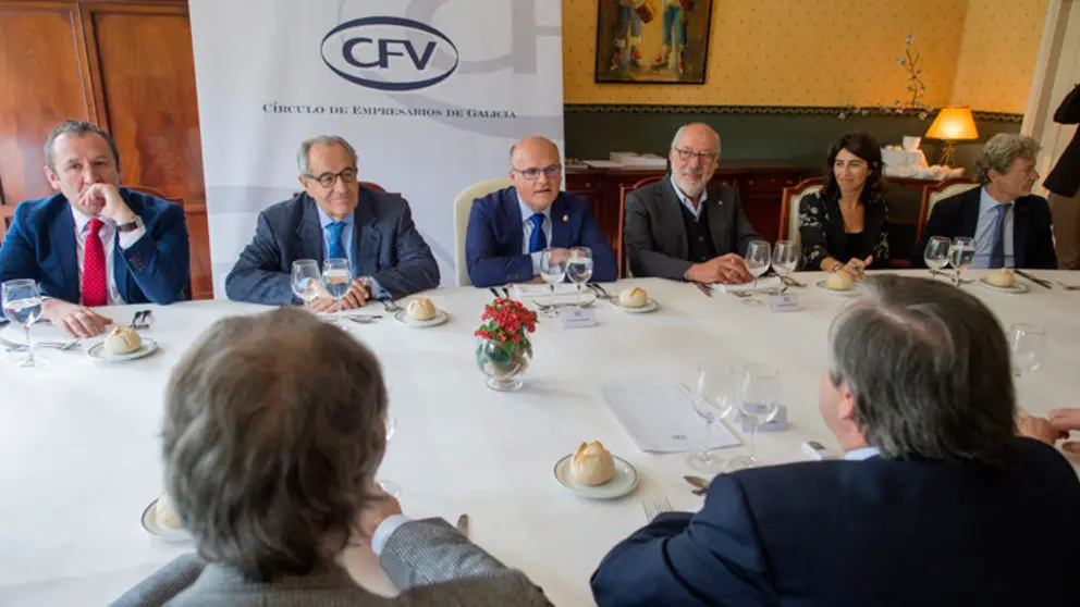 Manuel Baltar en el coloquio en el C&iacute;rculo de Empresarios de Galicia, en Vigo./A.P.
