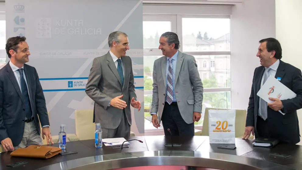 El conselleiro de Econom&iacute;a en su reuni&oacute;n con representantes de ASEMACO./X.C.