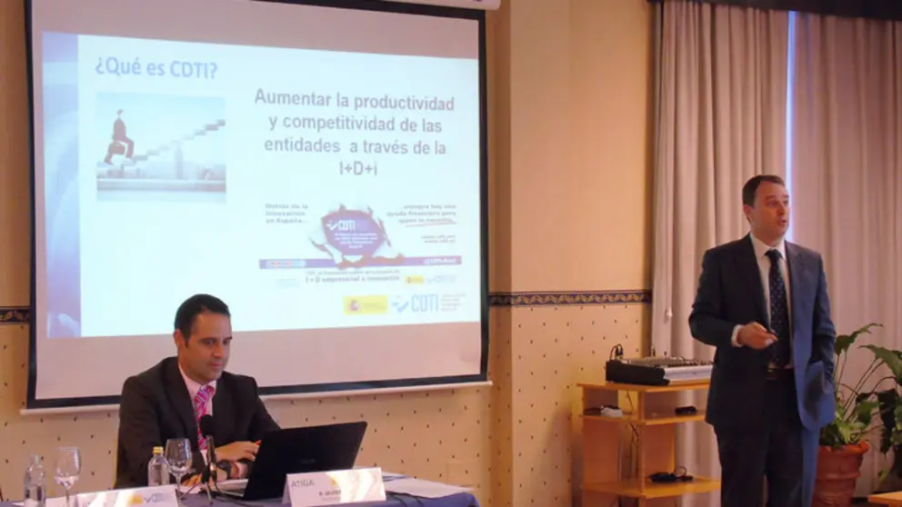 Carlos Toledo, direcci&oacute;n de Promoci&oacute;n y Cooperaci&oacute;n de CDTI, durante su presentaci&oacute;n.