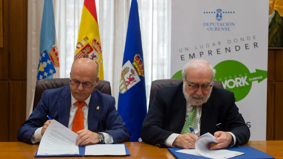 El presidente de la Diputaci&oacute;n de Ourense y el director de la Fundaci&oacute;n Escuela de Organizaci&oacute;n Industrial firmando el acuerdo./A.P.