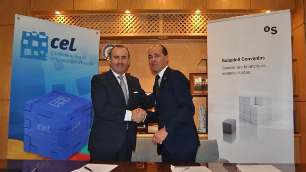 El director general de SabadellGallego, Pablo Junceda, y el secretario general de la Confederaci&oacute;n de Empresarios de Lugo, Jaime Luis L&oacute;pez.