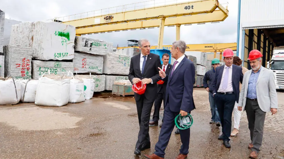 El conselleiro de Econom&iacute;a visito en Tui las instalaciones de EuroCKP.