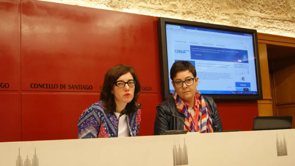 Las concejalas compostelanas de Desarrollo  Econ&oacute;mico, Marta Lois, y de Pol&iacute;ticas Sociales, Concha Fern&aacute;ndez, presentaron Compostela M&oacute;vese.