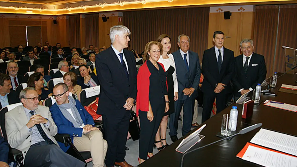 D&iacute;ez, Barreiros, Rivo, P&eacute;rez Nieto, V&aacute;zquez Ta&iacute;n y Pich, en el acto del Colegio de Economistas de Ourense./P.L.