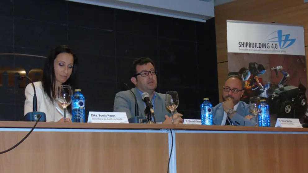 Sonia Pazos, directora del &Aacute;rea de Centros de la Gain, Daniel Gesto, coordinador de Shipbuilding 4.0 en AIMEN; y &Oacute;scar G&oacute;mez, gerente de ACLUNAGA.