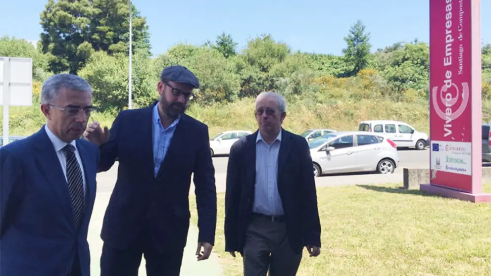 El alcalde de Santiago visit&oacute; el vivero de empresas de la C&aacute;mara en el pol&iacute;gono Costa Vella.