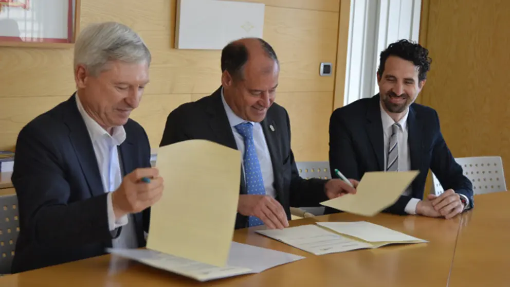 El director de Expourense, el rector de la Universidad de Vigo y el vicerrector del Campus de Ourense.