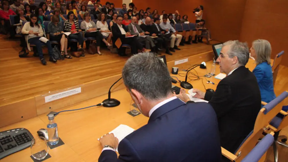 El conselleiro de Econom&iacute;a se reuni&oacute;n con representantes de la Red de T&eacute;cnicos de Empleo de Galicia.