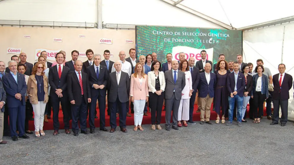 Los conselleiros de Econom&iacute;a y de Medio Rural visitaron la planta de tratamiento de residuos y centro de selecci&oacute;n gen&eacute;tica de Coren en Celanova./M.R.