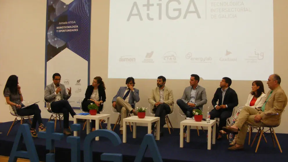 Mesa redonda com representantes de los centros tecnol&oacute;gicos de ATIGA, INL y CDTI.