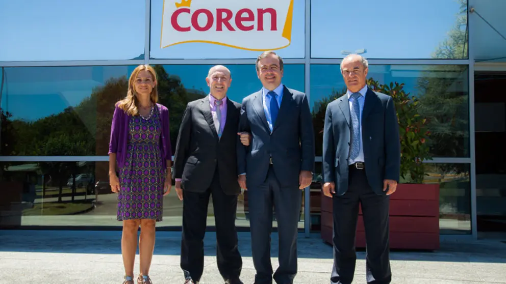 Mar&iacute;a G&oacute;mez-Franqueira, , Manuel G&oacute;mez-Franqueira, Francisco Botas y Emilio Rial, en las instalaciones del Grupo Coren.