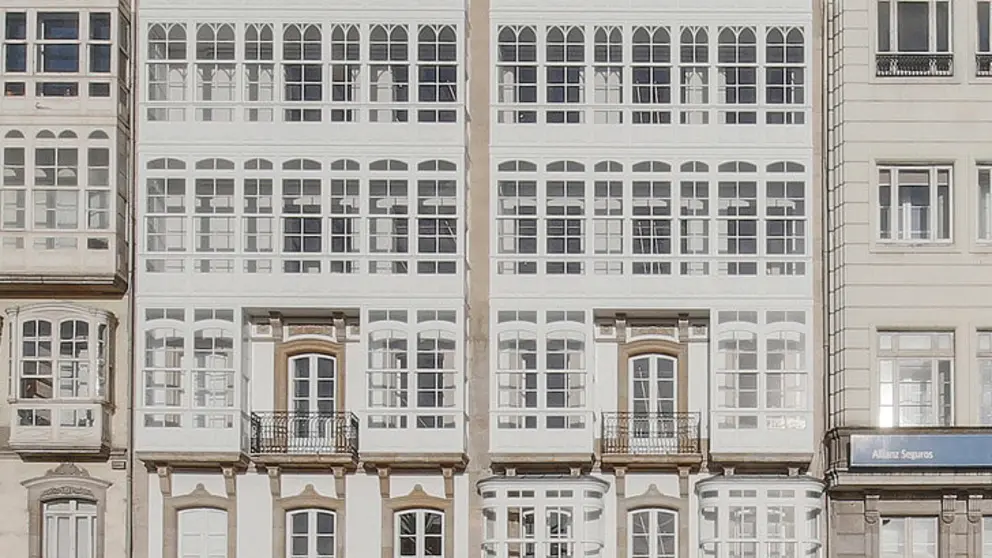 Fachada de la nueva tienda Zara de A Coru&ntilde;a, en la c/Compostela.