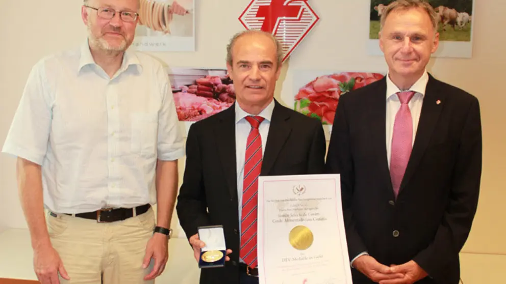Reinhard von Stoutz, director de la Asociaci&oacute;n Alemana de Profesionales C&aacute;rnicos; Emilio Rial, director general de Coren; y Wolfgang Lutz, director de IFFA.