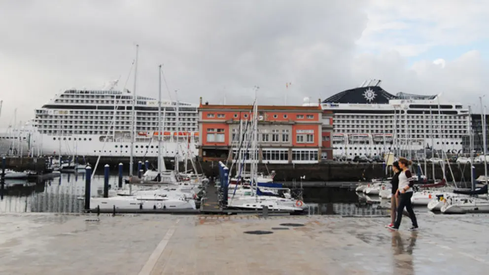 Escala del "MSC Musica" en el puerto de A Coru&ntilde;a.