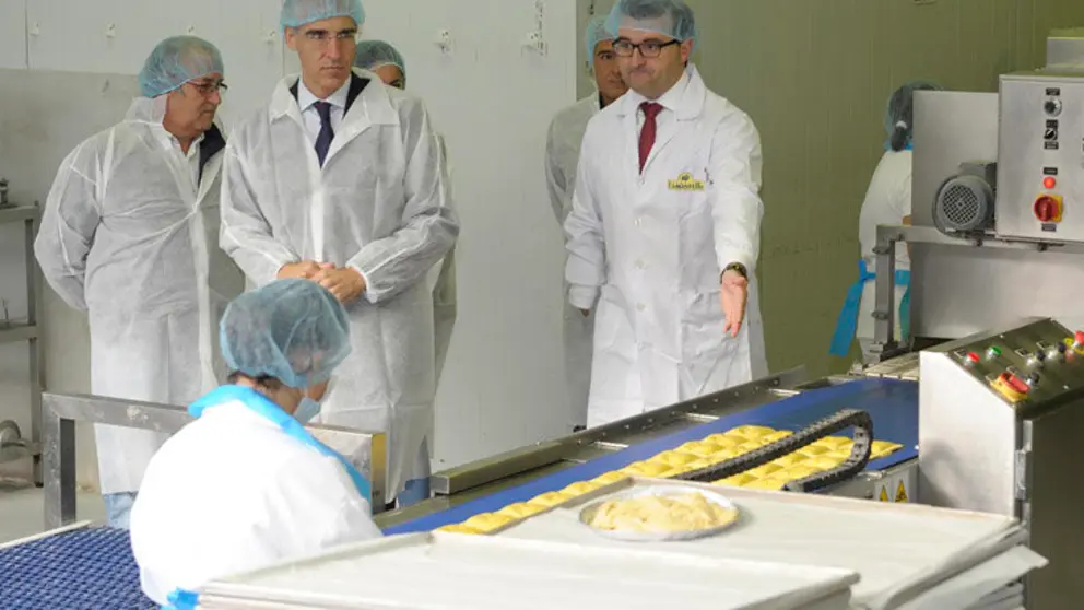 Francisco Conde visit&oacute; el centro especial de empleo Hornos Lamastelle./M.FUENTES.