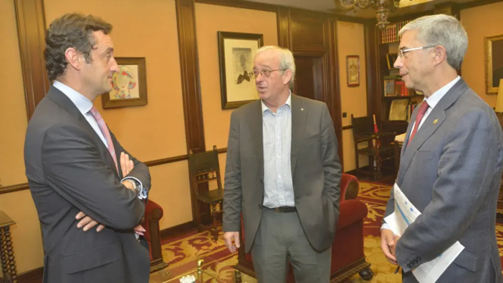 El director del Igape se reuni&oacute; con representantes de la C&aacute;mara de Comercio de Santiago.