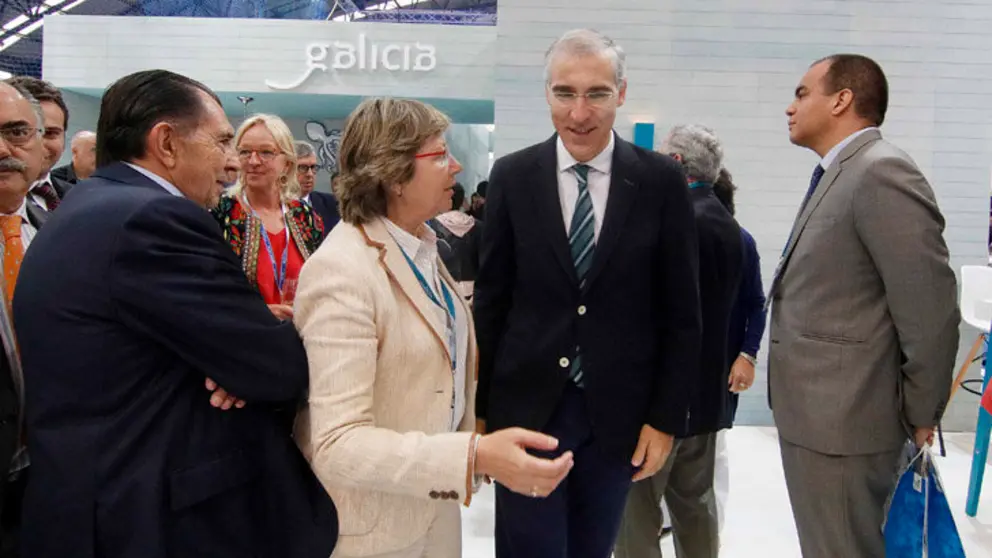 Los conselleiros en funciones Rosa Quintana y Francisco Conde, en Conxemar.