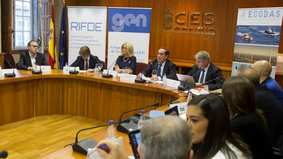 Jornada "Sostenibilidad Fiscal y Haciendas Centrales en Espa&ntilde;a: Desaf&iacute;os y reformas&rsquo;, organizada pola Red de investigadores en financiaci&oacute;n auton&oacute;mica y descentralizaci&oacute;n financiera en Espa&ntilde;a (RIFDE). Na sede do CES Galicia (r&uacute;a Algalia de Abaixo, 24).
foto xo&aacute;n crespo
19/10/16