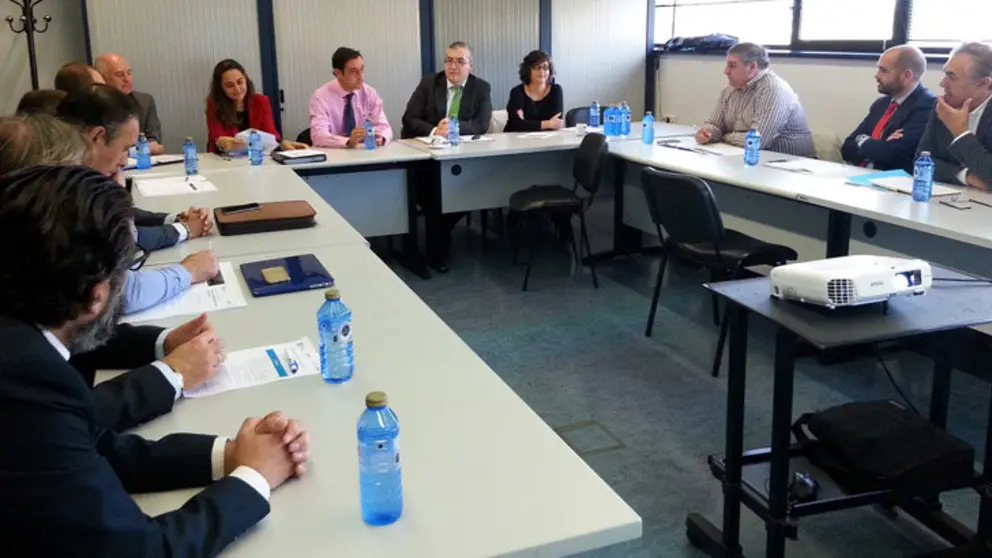 Javier Aguilera en el encuentro de trabajo para evaluar los proyectos que se impulsan en el &aacute;mbito de la Industria 4.0 en el sector de la automoci&oacute;n.