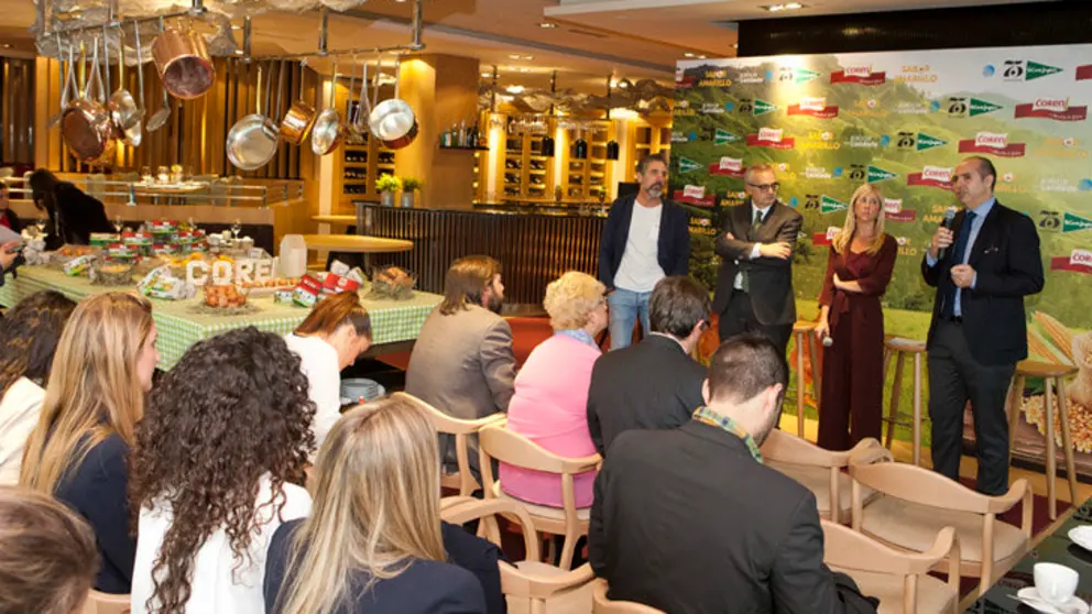 la directora comercial de Huevos y Ovoproductos de Coren, Cristina Guardiola; el director de Galicia Calidade, Alfonso Cabaleiro; el reconocido chef Pepe Solla; y el director de compras de hosteler&iacute;a de El Corte Ingl&eacute;s, Javier Cerro.