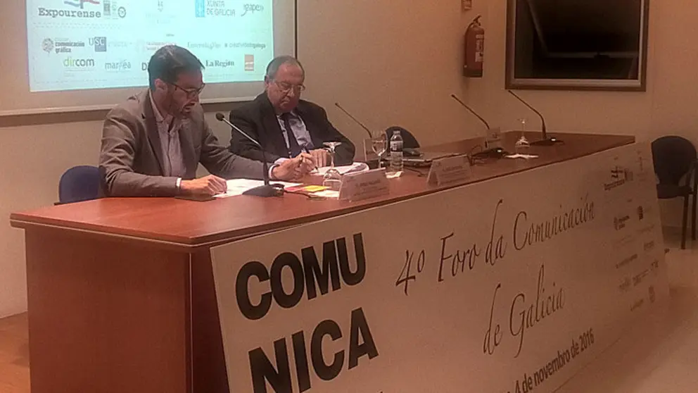 El secretario xeral de Markea, Jorge Pallar&eacute;s present&oacute; la conferencia de Jos&eacute; Luis Bonet./P.L.