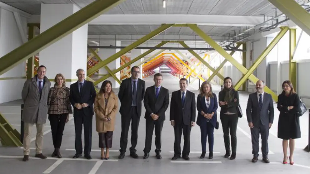 Autoridades en la inauguraci&oacute;n de la nueva nave H de Citroen.