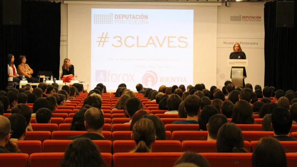 Silva en su intervenci&oacute;n ante los 300 becarios del Plan de Pr&aacute;ctica Laboral.