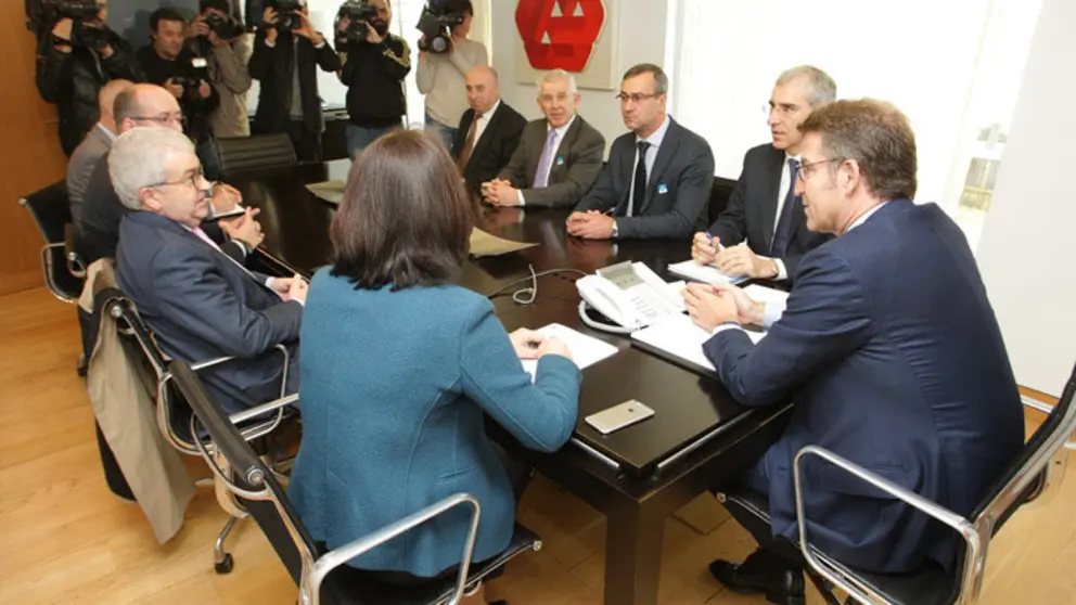 Reuni&oacute;n del presidente de la Xunta y los conselleiros de Econom&iacute;a y de Medio Rural con los responsables del nuevo grupo l&aacute;cteo gallego Clun./C.PAZ.