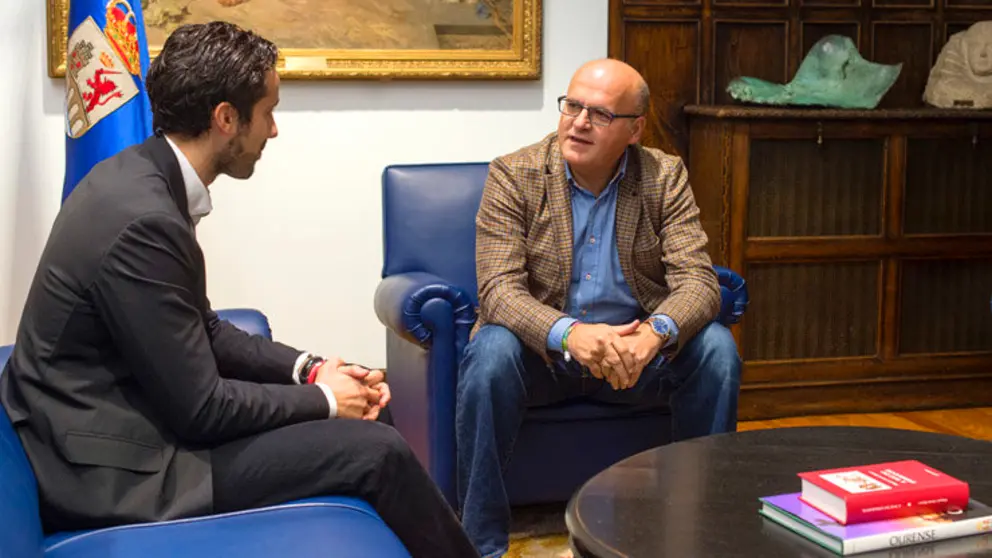 Lois Babarro y Manuel Baltar, en la Diputaci&oacute;n de Ourense./A.PAZ.