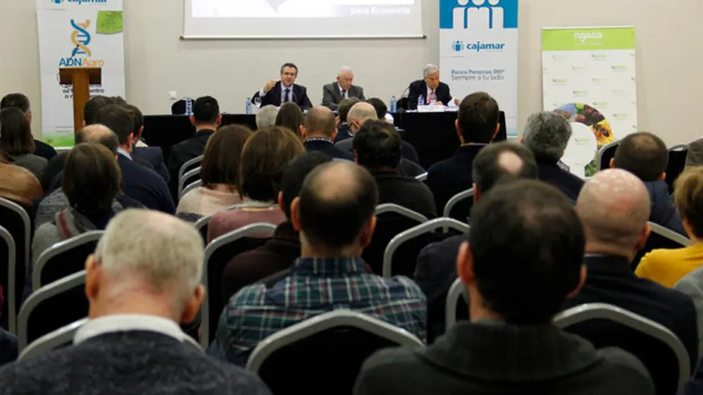 Presentaci&oacute;n en Santiago de la publicaci&oacute;n "El sector l&aacute;cteo espa&ntilde;ol en la encrucijada&rdquo;./AGACA.