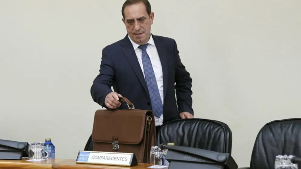 Valeriano Mart&iacute;nez compareci&oacute; e la Comisi&oacute;n 3&ordf; del Parlamento gallego./X.CRESPO.