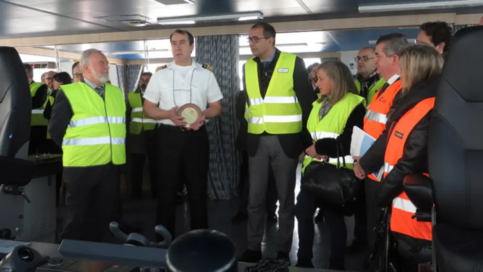 Escala inaugural del "Auto Eco" en el Puerto de Vigo.